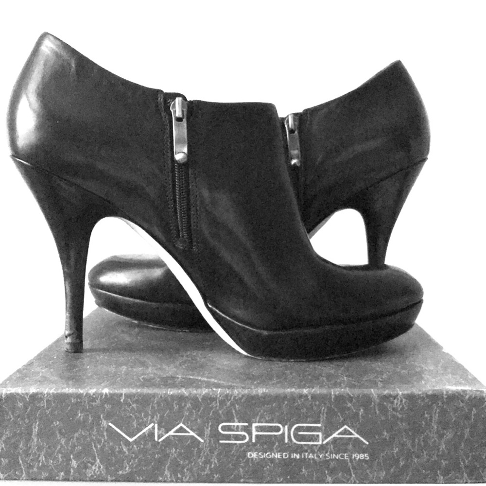Via Spiga Black ankle booties - size 8.5